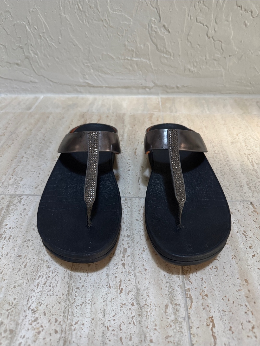 Fitflop Fino Glitterdust Toe-Post Flip Flop.  Size 9